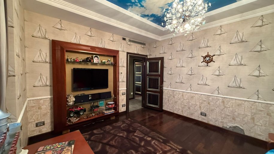 Satılır 4 otaqlı yeni tikili, 210 m², 28 May m.-18