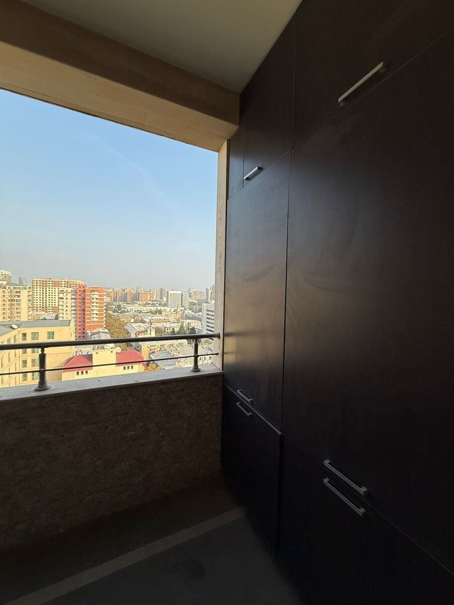 Satılır 4 otaqlı yeni tikili, 210 m², 28 May m.-23