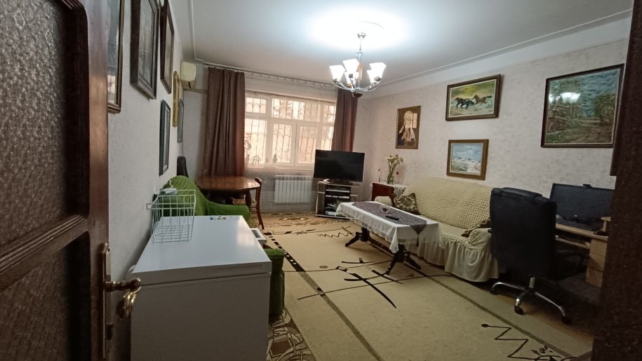Satılır 4 otaqlı köhnə tikili, 90 m², Qara Qarayev m.-1