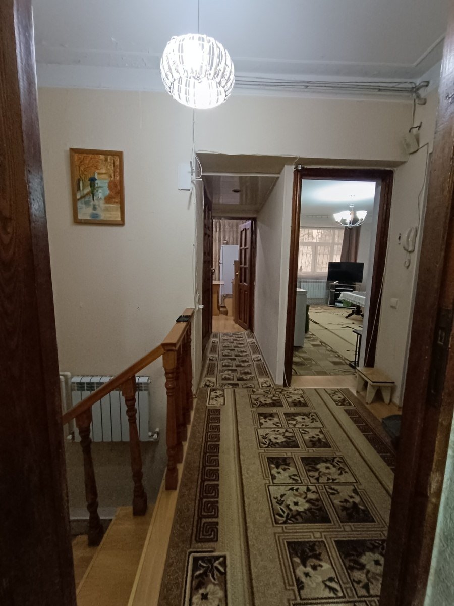 Satılır 4 otaqlı köhnə tikili, 90 m², Qara Qarayev m.-8