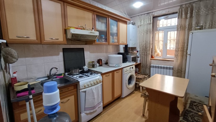 Satılır 4 otaqlı köhnə tikili, 90 m², Qara Qarayev m.-25