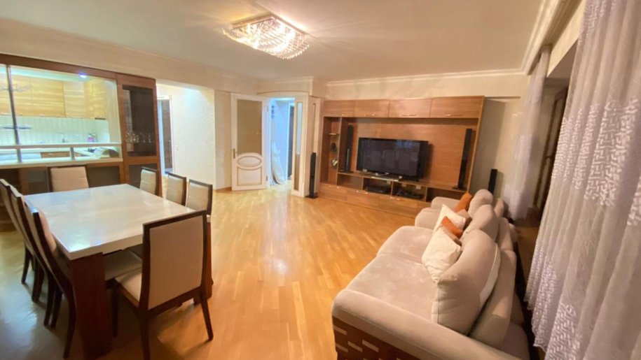 Kirayə verilir 3 otaqlı köhnə tikili, 120 m², 28 May m.-12