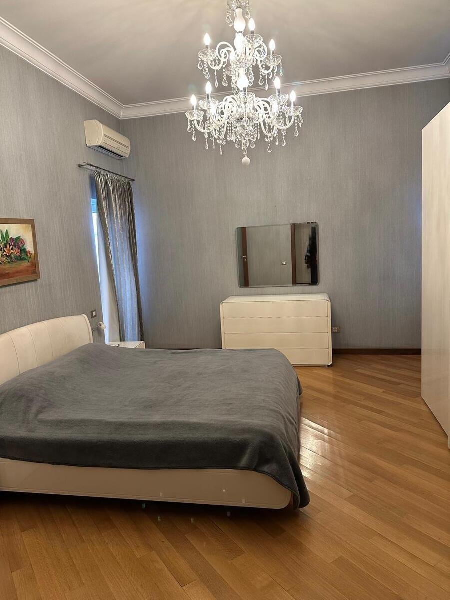 Satılır 5 otaqlı yeni tikili, 390 m², 28 May m.-4