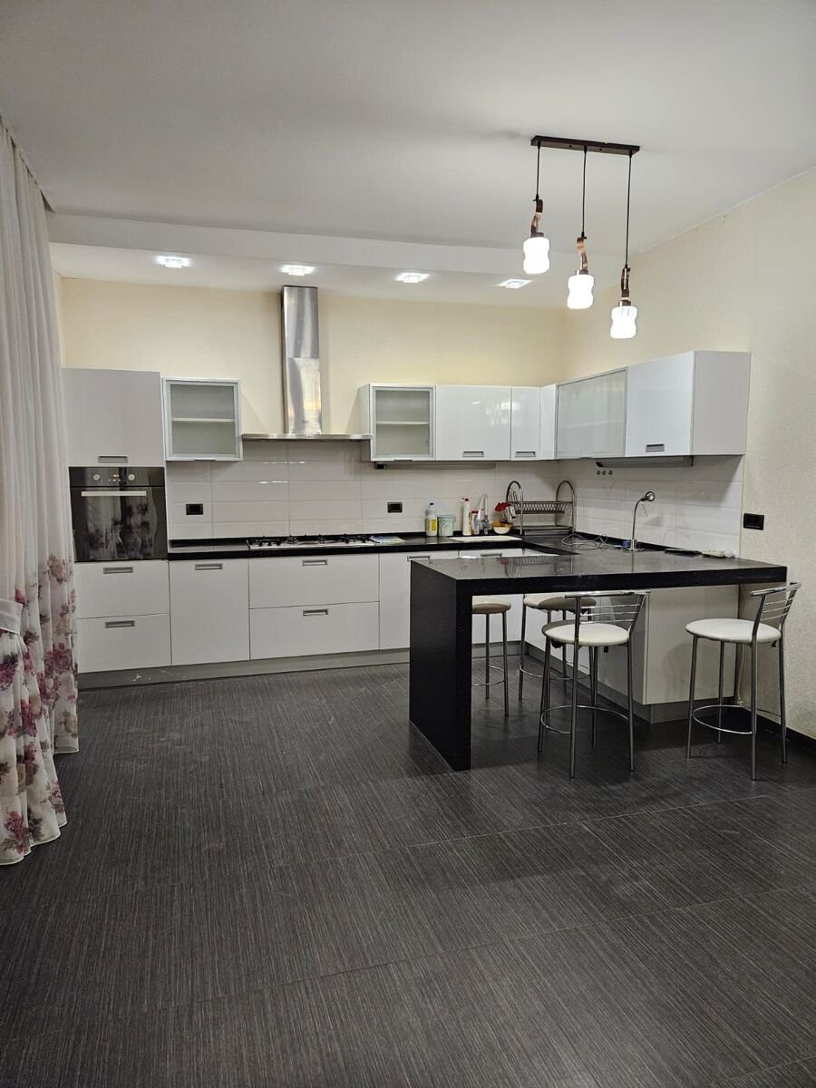 Kirayə verilir 4 otaqlı köhnə tikili, 165 m², Səbail-2