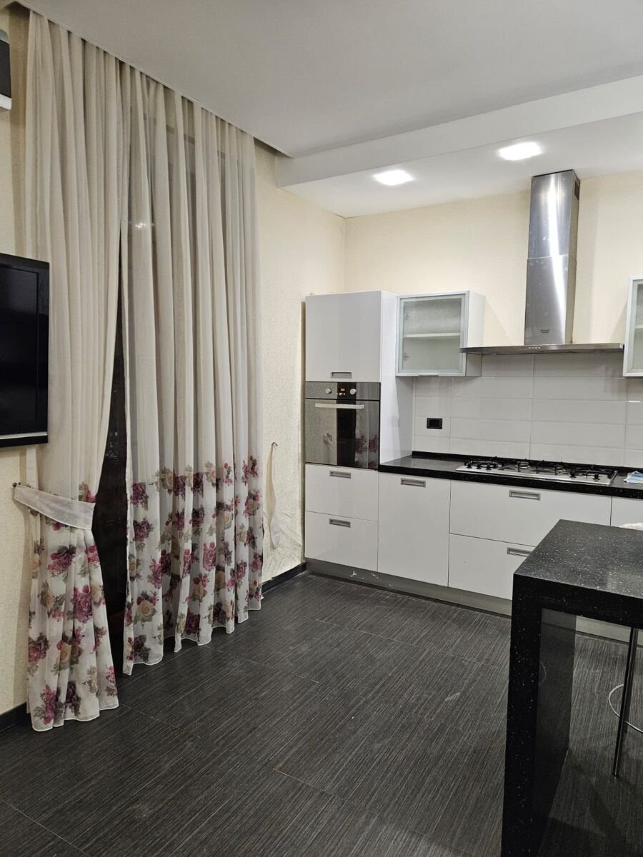 Kirayə verilir 4 otaqlı köhnə tikili, 165 m², Səbail-6