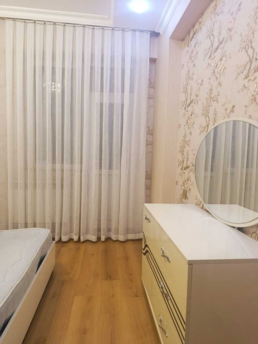 Kirayə verilir 2 otaqlı yeni tikili, 80 m², İnşaatçılar m.-12
