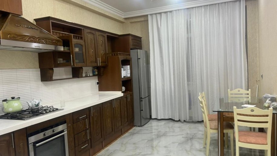 Kirayə verilir 3 otaqlı yeni tikili, 140 m², 8 noyabr-7