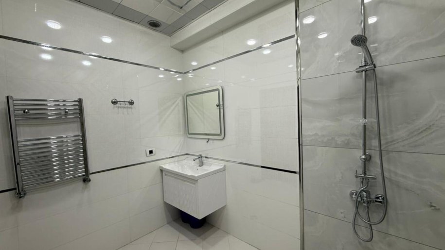 Kirayə verilir 3 otaqlı yeni tikili, 140 m², 8 noyabr-9