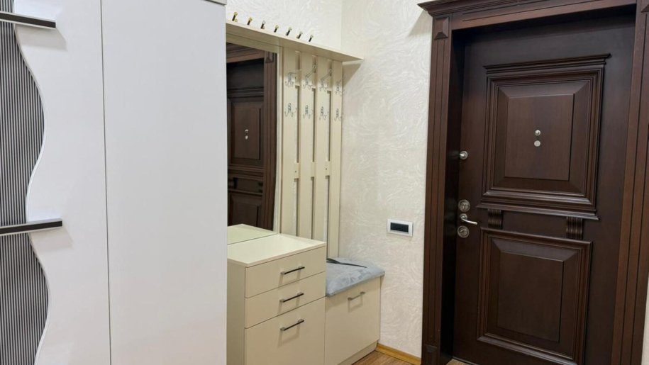 Kirayə verilir 3 otaqlı yeni tikili, 140 m², 8 noyabr-12