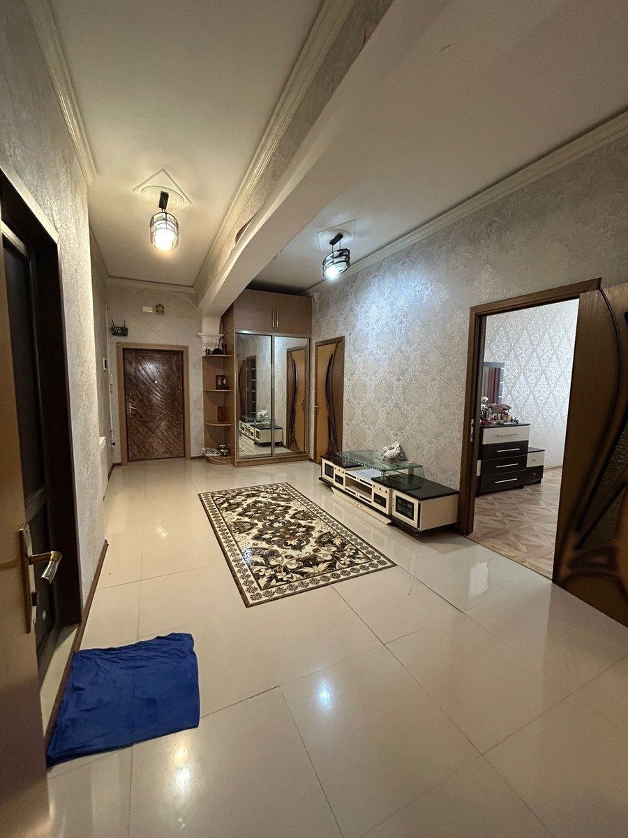 Satılır 3 otaqlı yeni tikili, 122 m², Qara Qarayev m.-4