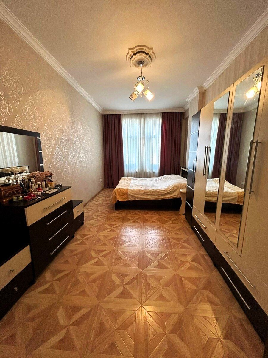 Satılır 3 otaqlı yeni tikili, 122 m², Qara Qarayev m.-5
