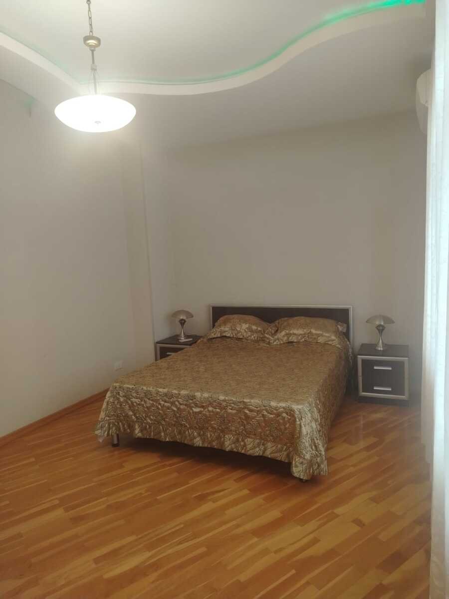 Kirayə verilir 3 otaqlı yeni tikili, 160 m², 28 May m.-11