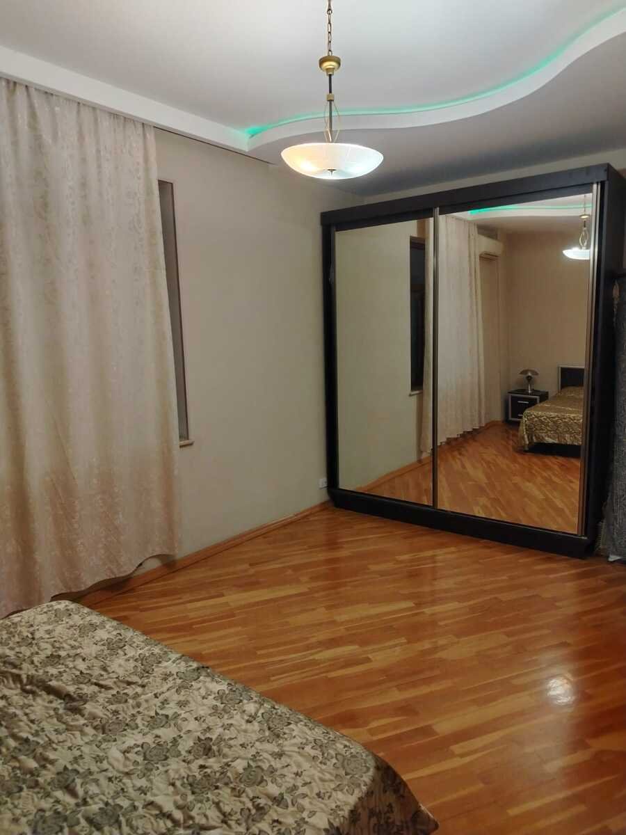 Kirayə verilir 3 otaqlı yeni tikili, 160 m², 28 May m.-20