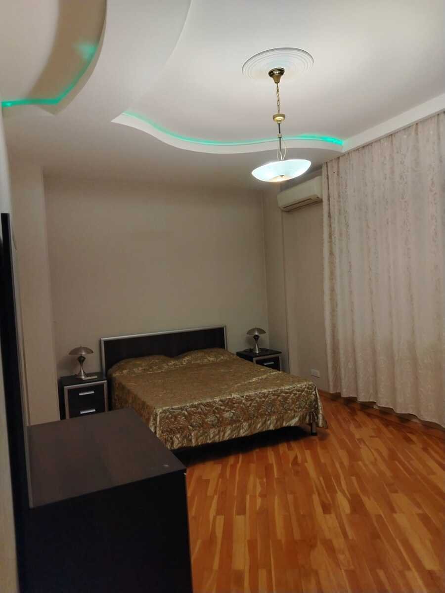 Kirayə verilir 3 otaqlı yeni tikili, 160 m², 28 May m.-21