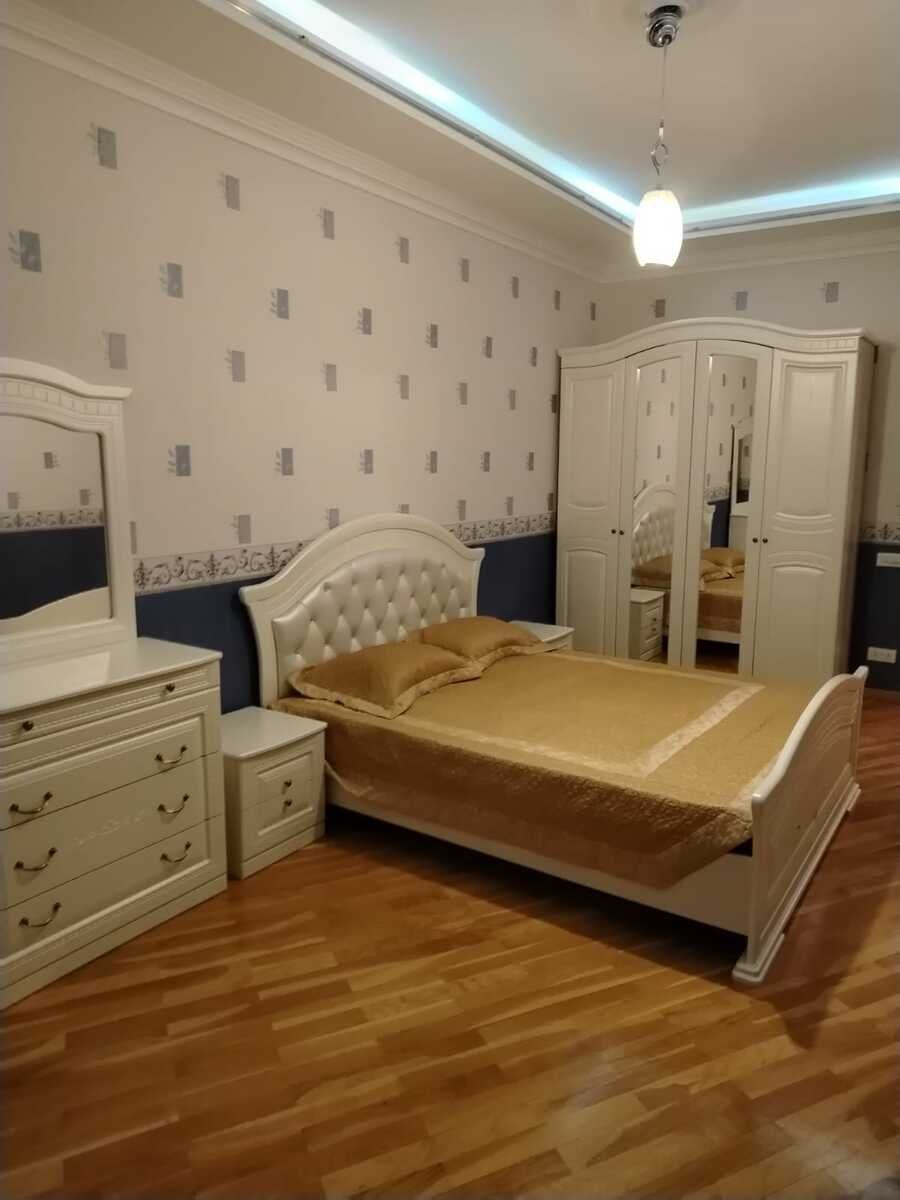 Kirayə verilir 3 otaqlı yeni tikili, 160 m², 28 May m.-22