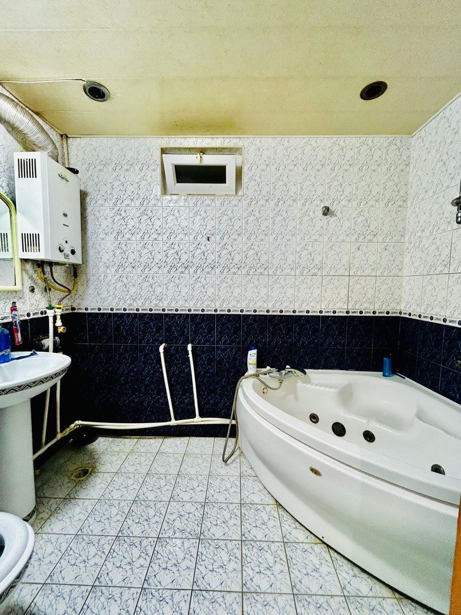 Satılır 2 otaqlı köhnə tikili, 48 m², İnşaatçılar m.-5