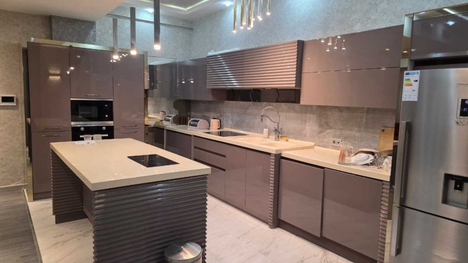 Kirayə verilir 4 otaqlı yeni tikili, 160 m², Elmlər Akademiyası m.-10