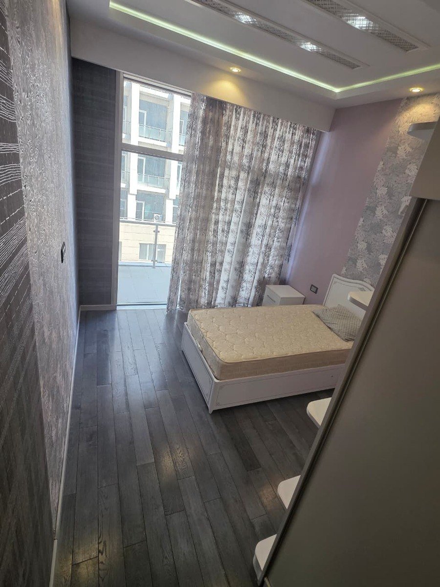Kirayə verilir 4 otaqlı yeni tikili, 160 m², Elmlər Akademiyası m.-12