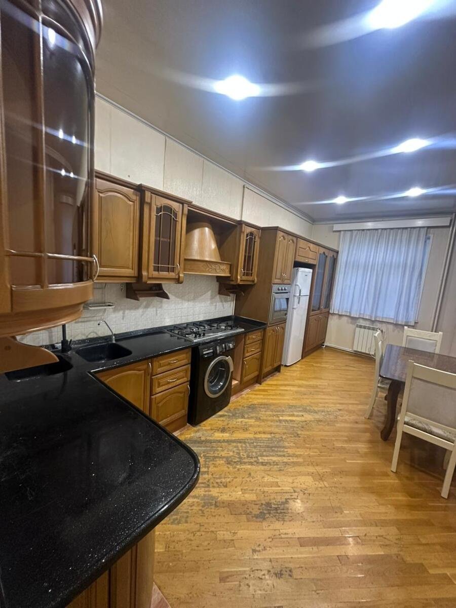 Kirayə verilir 4 otaqlı yeni tikili, 172 m², Elmlər Akademiyası m.-7