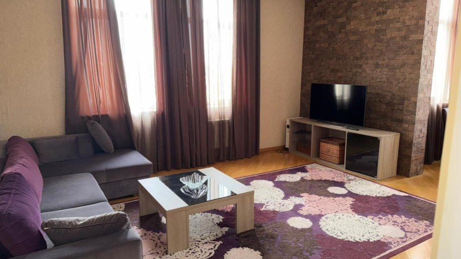 Satılır 2 otaqlı yeni tikili, 90 m², 28 May m.-1