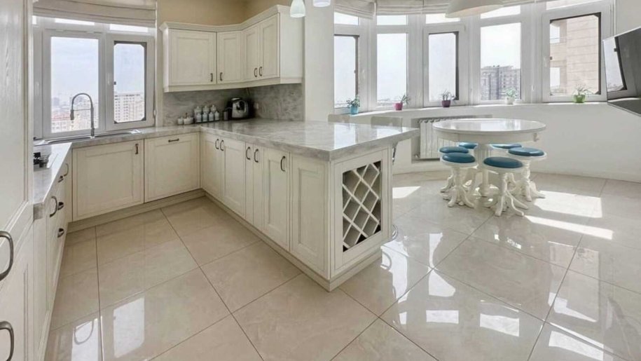 Kirayə verilir 4 otaqlı yeni tikili, 223 m², 28 May m.-6