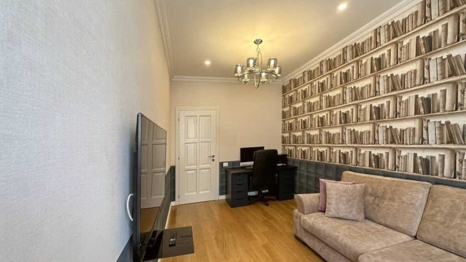 Kirayə verilir 4 otaqlı yeni tikili, 223 m², 28 May m.-7