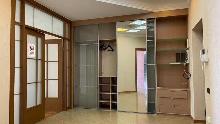 270 m<sup>2</sup> ofis icarəyə verilir, Sahil m.-3