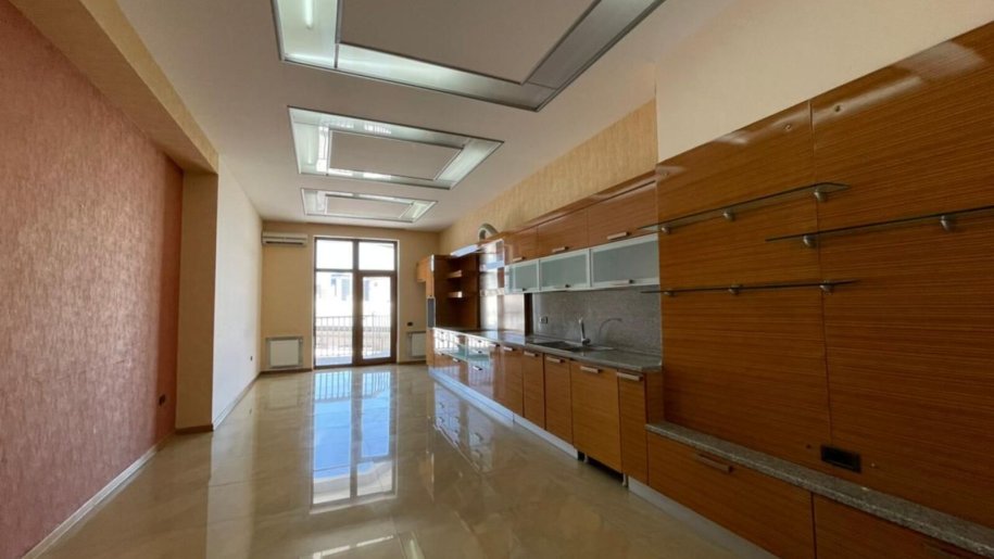 270 m<sup>2</sup> ofis icarəyə verilir, Sahil m.-5