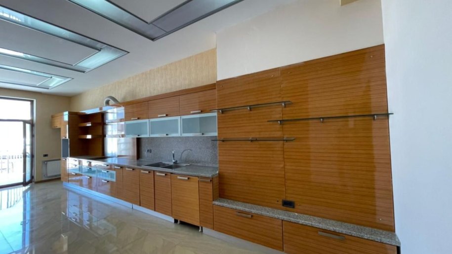 270 m<sup>2</sup> ofis icarəyə verilir, Sahil m.-6