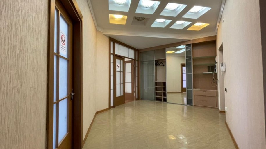 270 m<sup>2</sup> ofis icarəyə verilir, Sahil m.-8