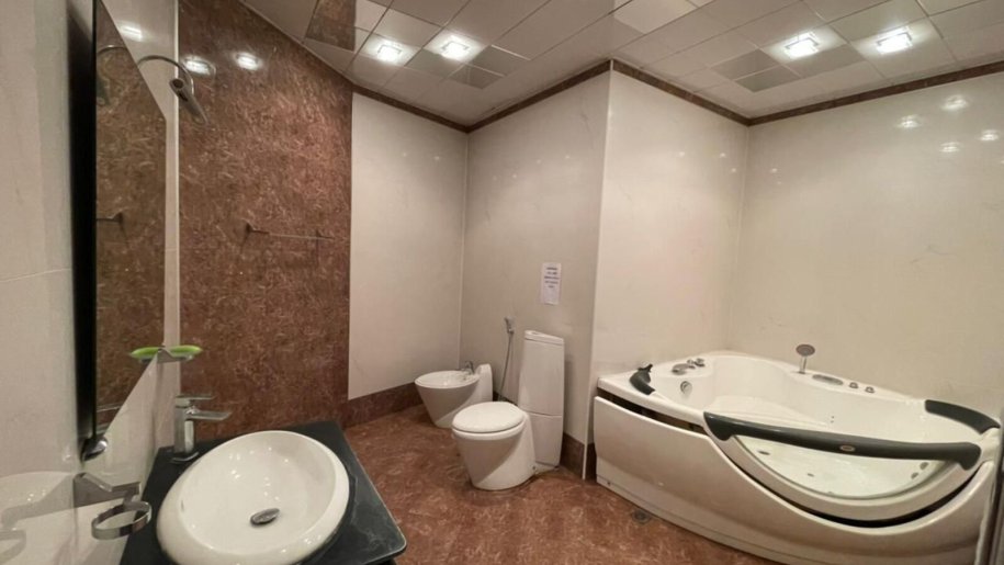 270 m<sup>2</sup> ofis icarəyə verilir, Sahil m.-9