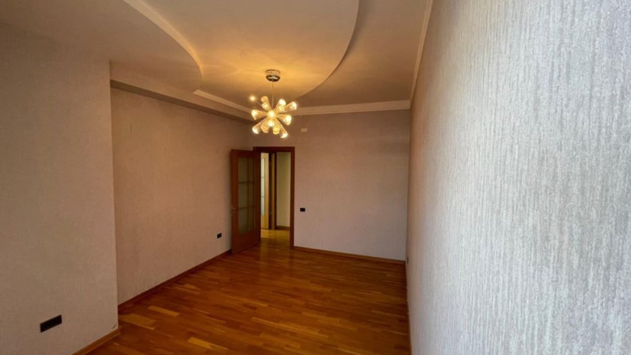 270 m<sup>2</sup> ofis icarəyə verilir, Sahil m.-11