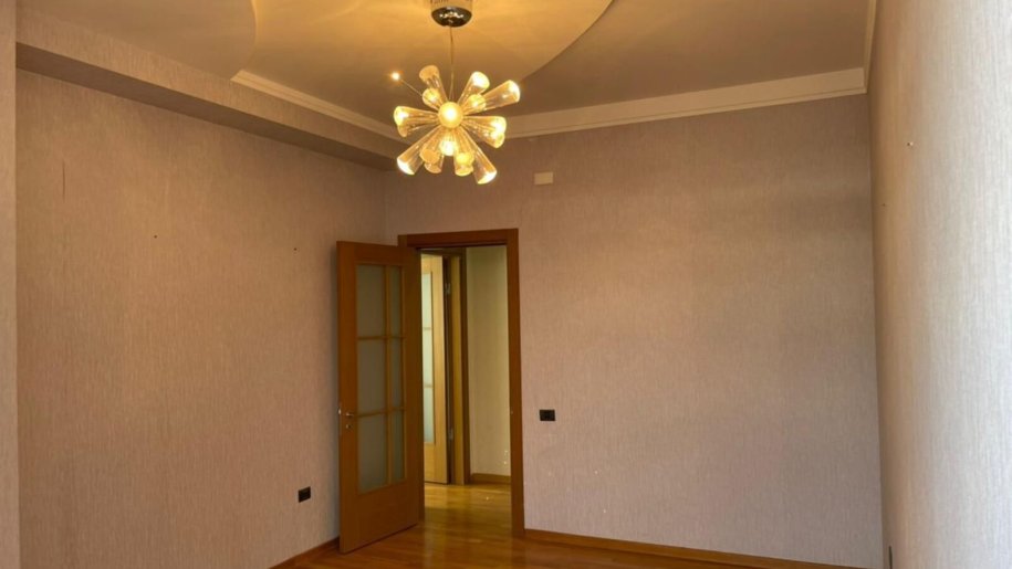 270 m<sup>2</sup> ofis icarəyə verilir, Sahil m.-13