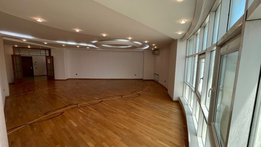 270 m<sup>2</sup> ofis icarəyə verilir, Sahil m.-16