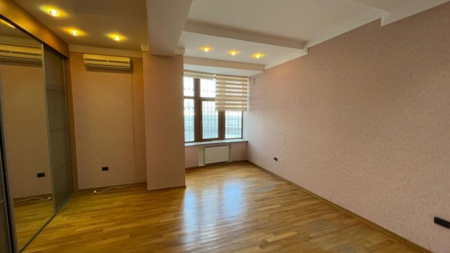 270 m<sup>2</sup> ofis icarəyə verilir, Sahil m.-17