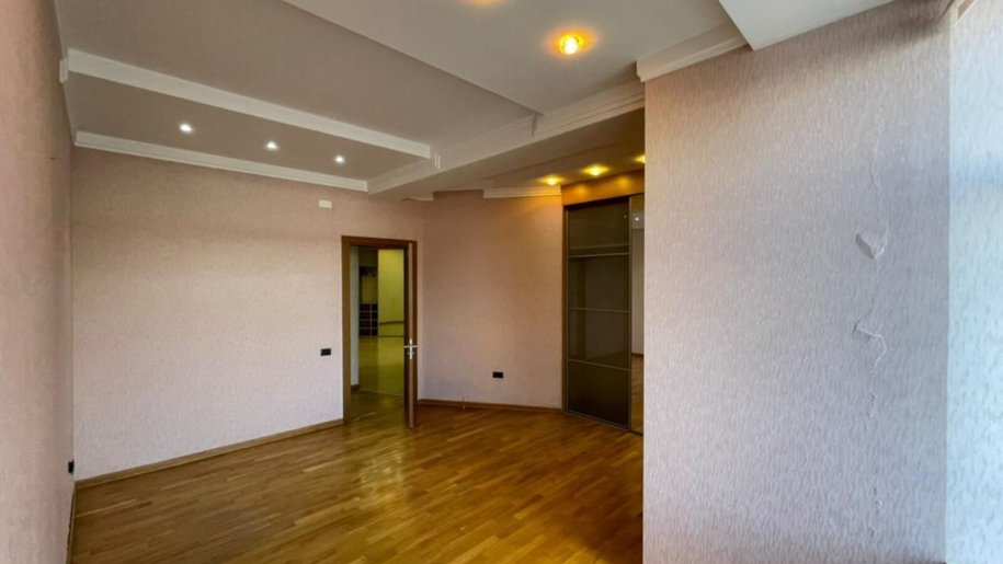 270 m<sup>2</sup> ofis icarəyə verilir, Sahil m.-18