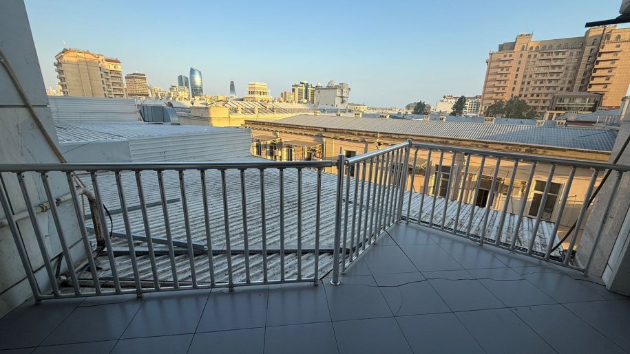 270 m<sup>2</sup> ofis icarəyə verilir, Sahil m.-23