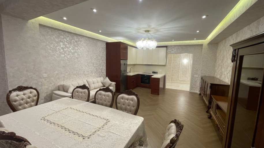 Kirayə verilir 3 otaqlı yeni tikili, 135 m², 28 May m.-1