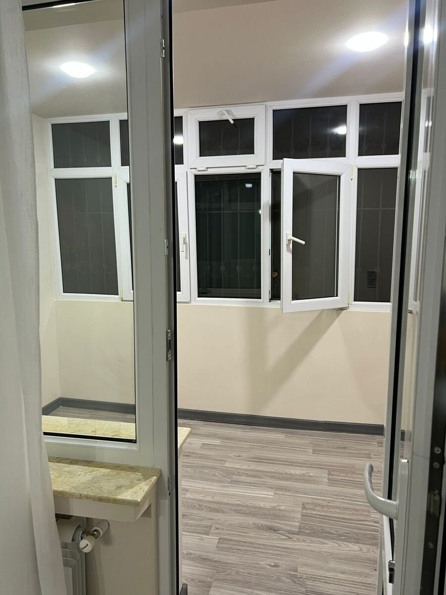 Kirayə verilir 1 otaqlı köhnə tikili, 30 m², İnşaatçılar m.-15