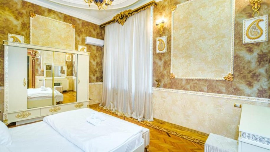 Kirayə verilir 6 otaqlı köhnə tikili, 214 m², İçərişəhər m.-11