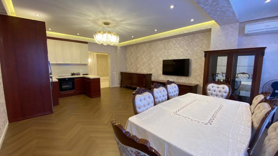 Kirayə verilir 3 otaqlı yeni tikili, 122 m², 28 May m.-1