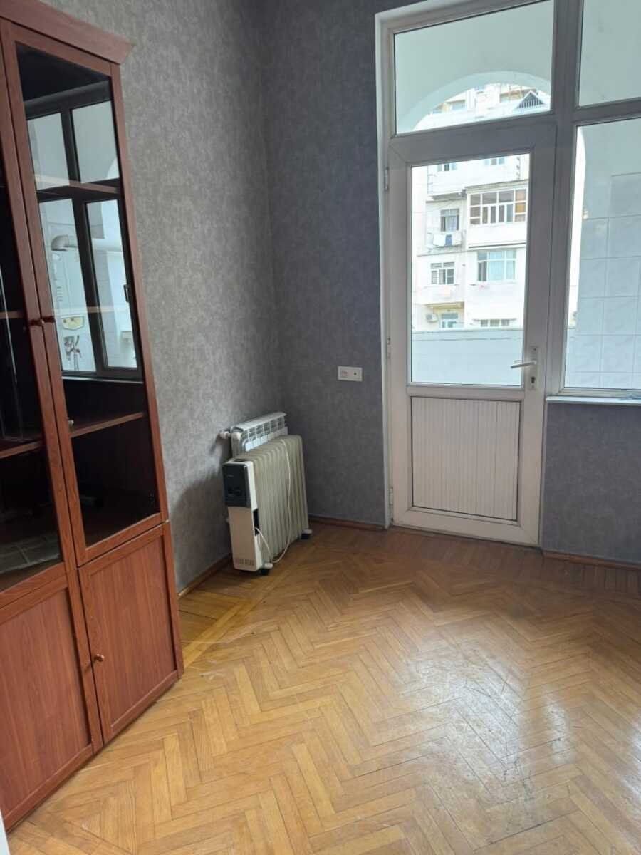 Kirayə verilir 3 otaqlı köhnə tikili, 80 m², 28 May m.-8