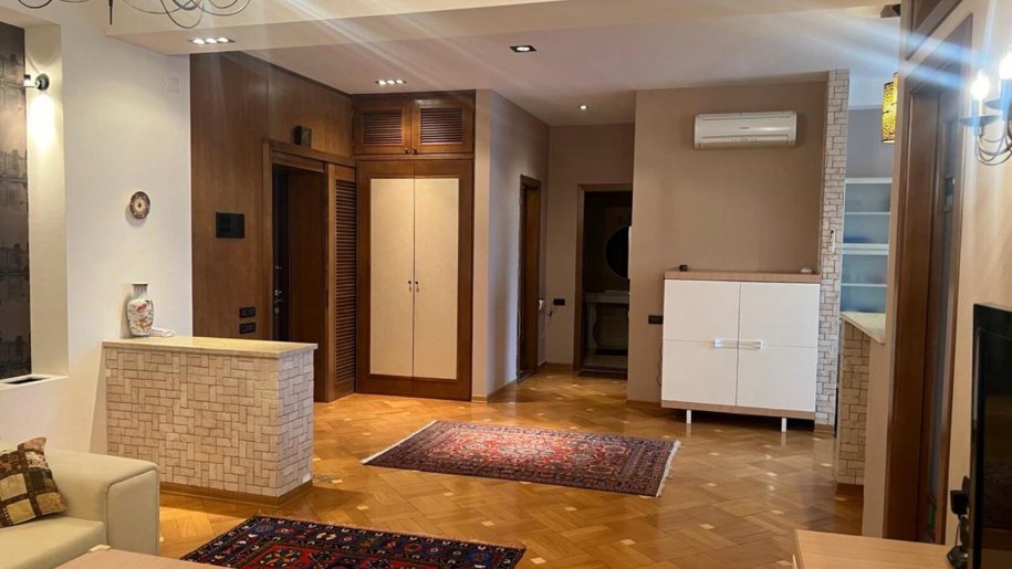 Kirayə verilir 3 otaqlı yeni tikili, 117 m², 28 May m.-2