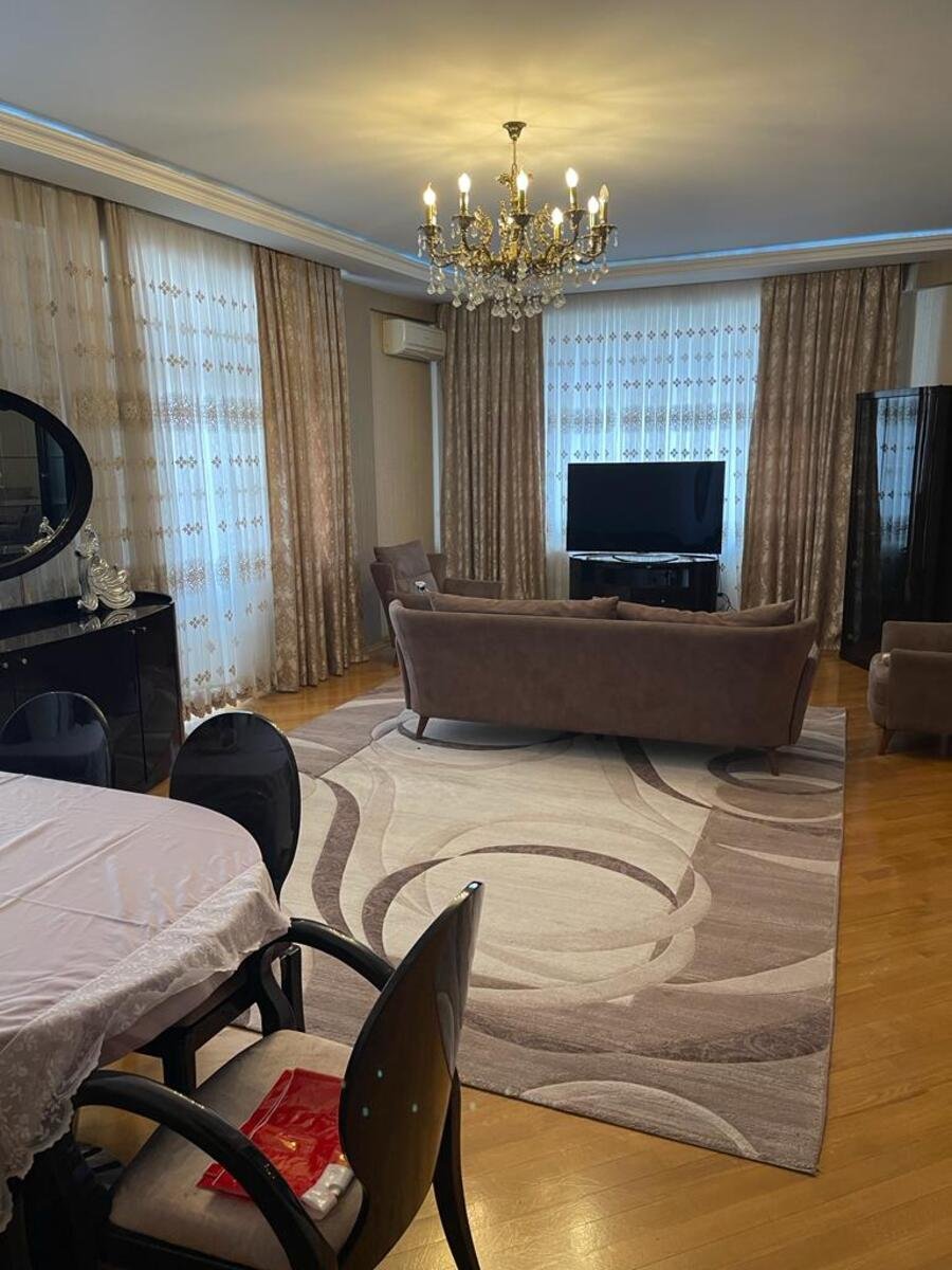 Kirayə verilir 3 otaqlı yeni tikili, 170 m², 28 May m.-2