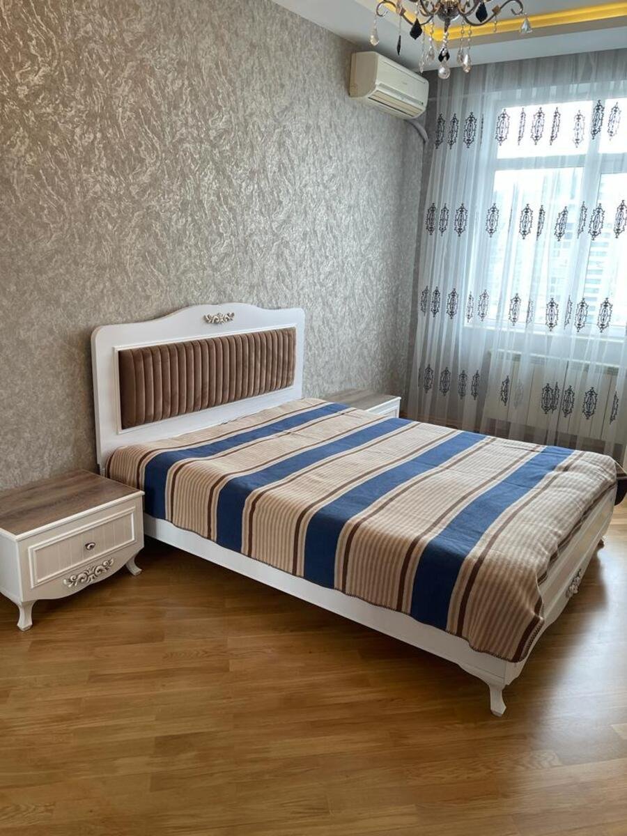 Kirayə verilir 3 otaqlı yeni tikili, 170 m², 28 May m.-18