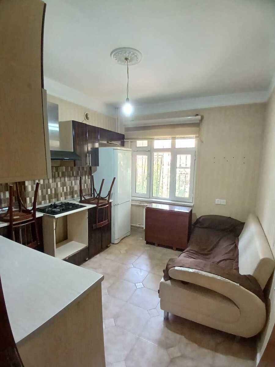 Satılır 1 otaqlı köhnə tikili, 45 m², İnşaatçılar m.-5