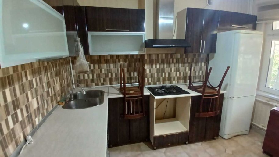 Satılır 1 otaqlı köhnə tikili, 45 m², İnşaatçılar m.-6