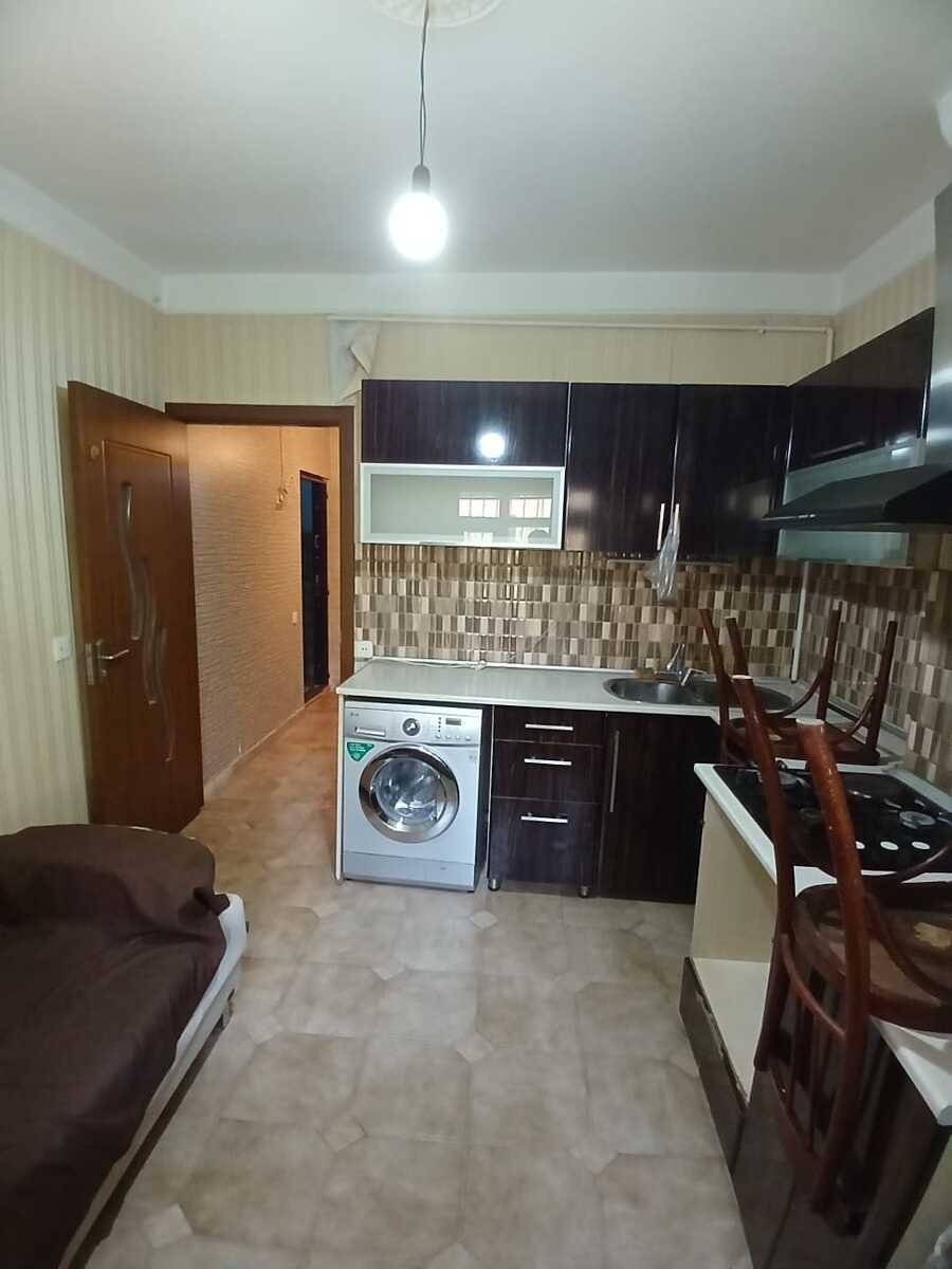 Satılır 1 otaqlı köhnə tikili, 45 m², İnşaatçılar m.-7