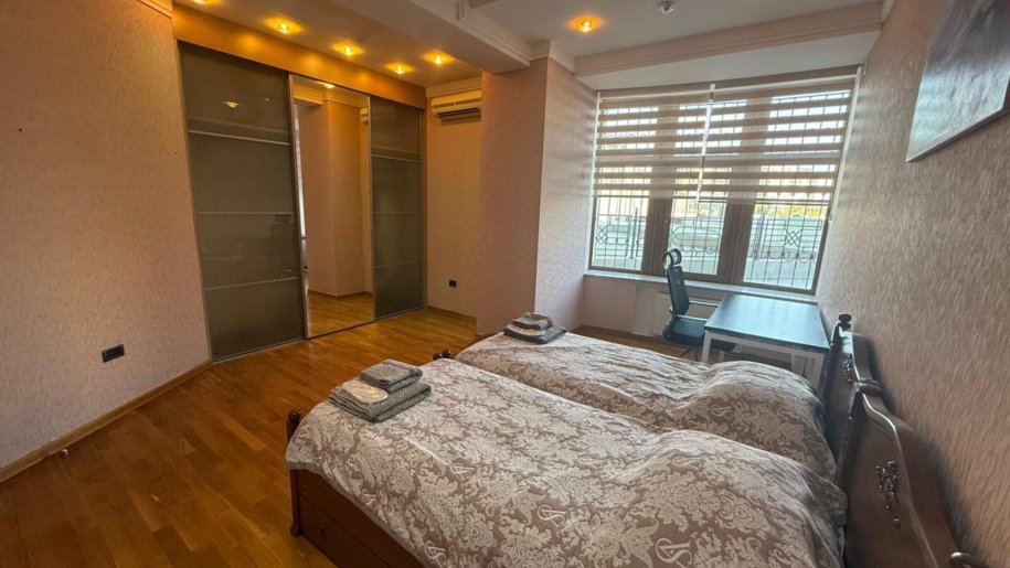 Kirayə verilir 4 otaqlı yeni tikili, 270 m², Sahil m.-7