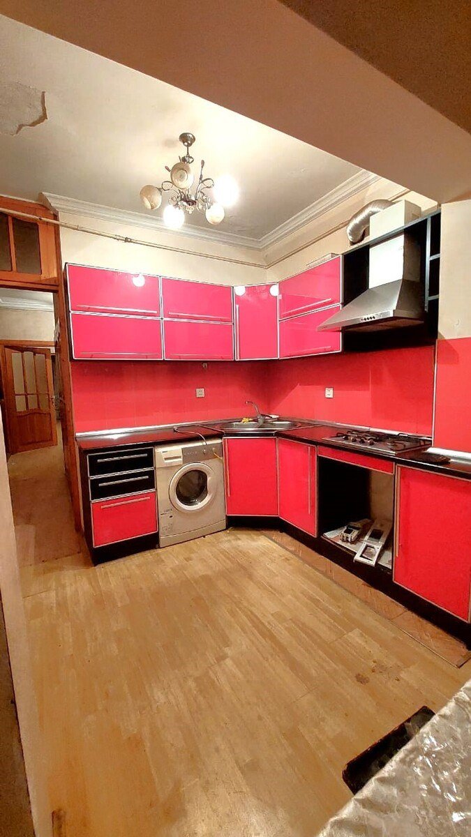 Satılır 2 otaqlı köhnə tikili, 68 m², Azadlıq Prospekti m.-4